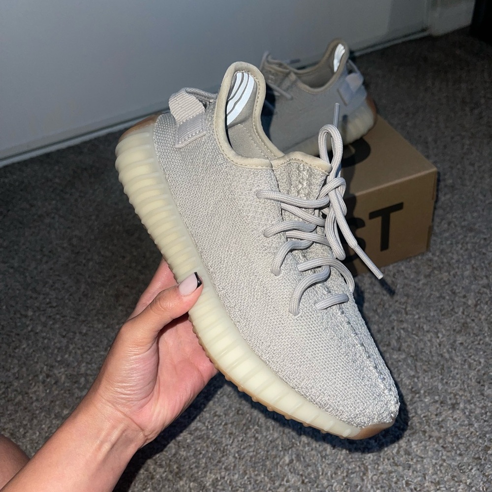 Yeezy 350 v2